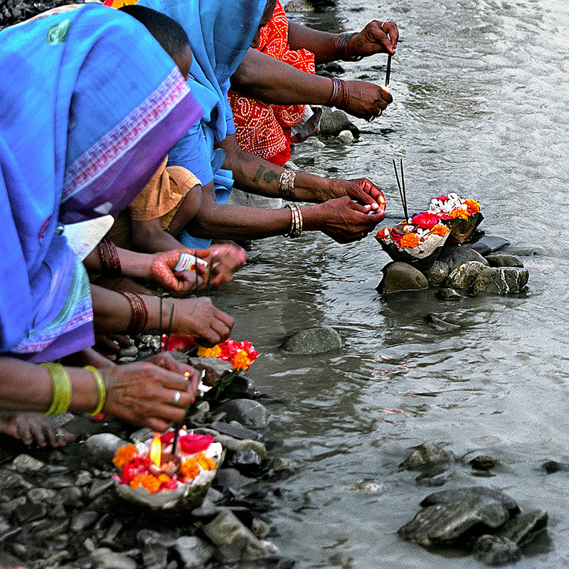 Offrandes collectives à Ganga - Rishikesh (Inde)