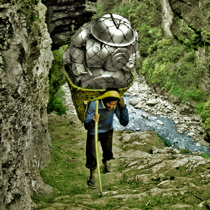 Colporteur dans la Kali Gandaki - Népal