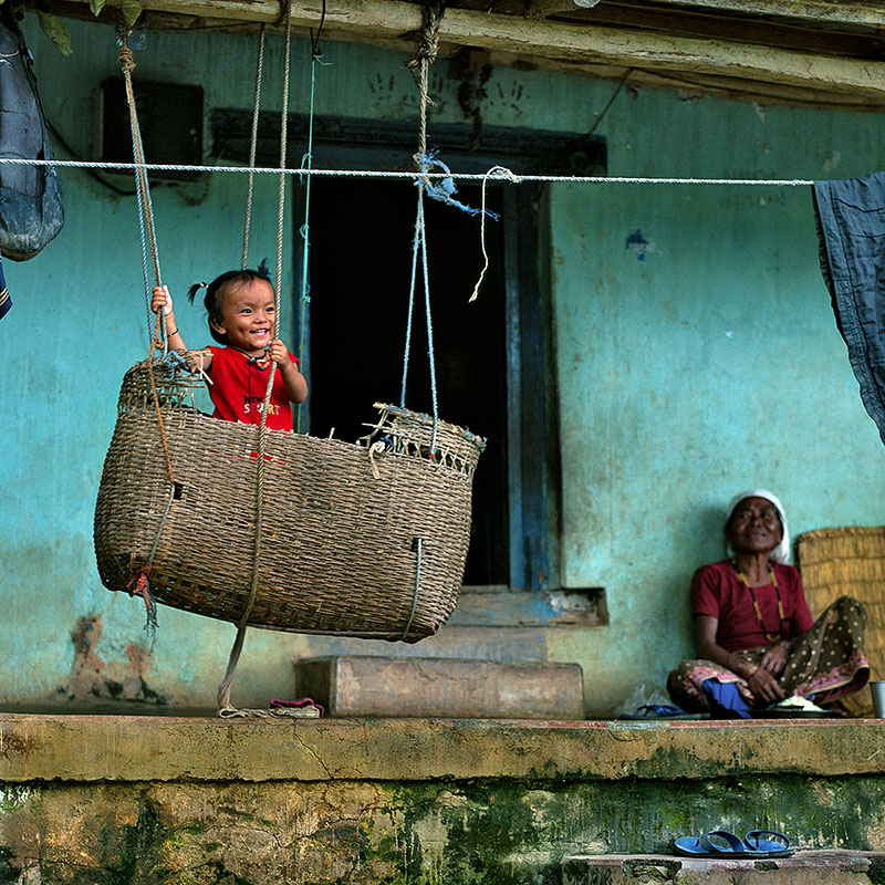 Berceau suspendu dans une maison de pêcheurs - Lac de Pokhara, Népal